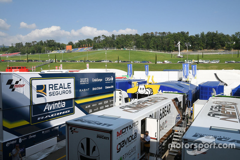 Paddock atmosphere