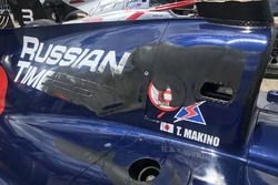 Damage to the car and halo of Tadasuke Makino