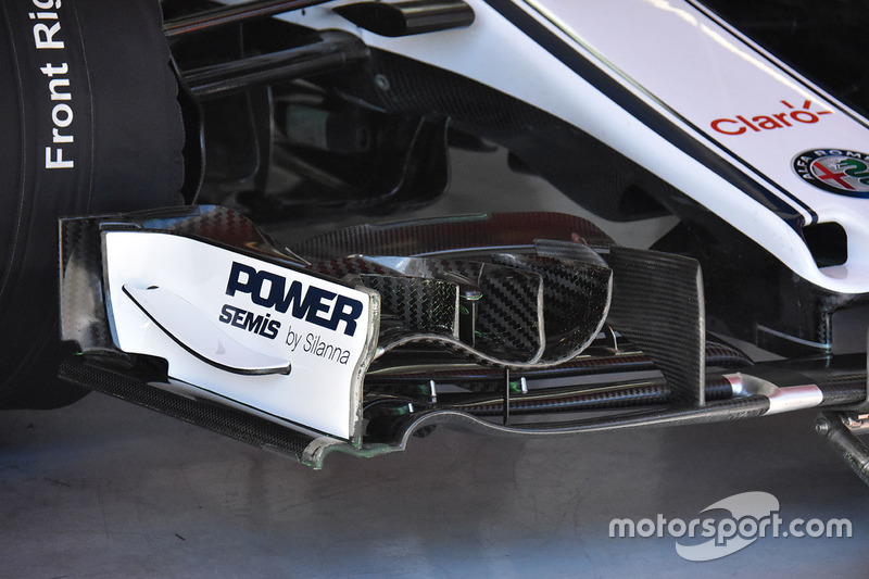 Sauber C37 ön kanat detay
