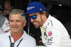 Фернандо Алонсо, Andretti Autosport Honda, говорить з Жилем де Ферраном