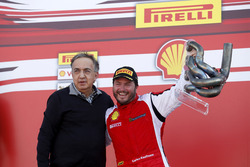 Podium: 1. Carlos Kauffmann, Ferrari of Fort Lauderdale, mit Sergio Marchionne, Ferrari, Präsident