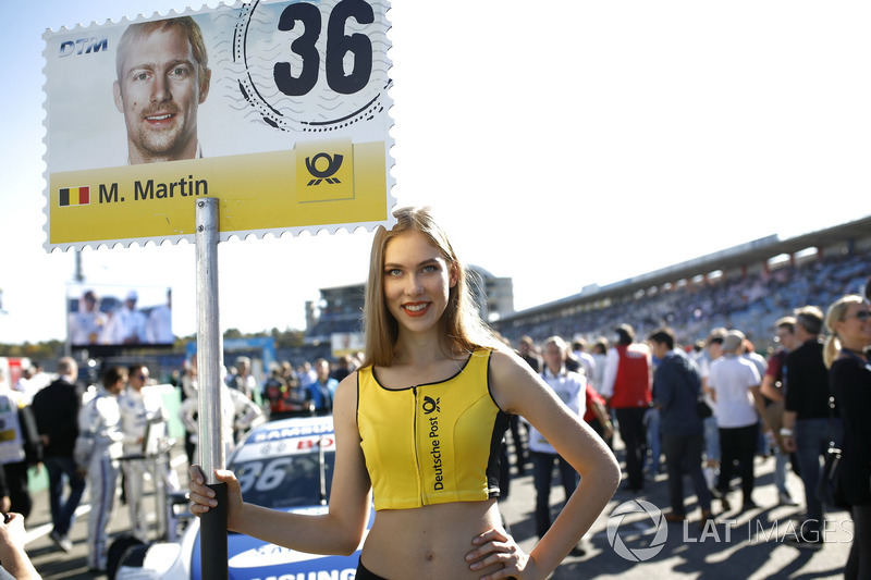 La grid girl di Maxime Martin, BMW Team RBM, BMW M4 DTM