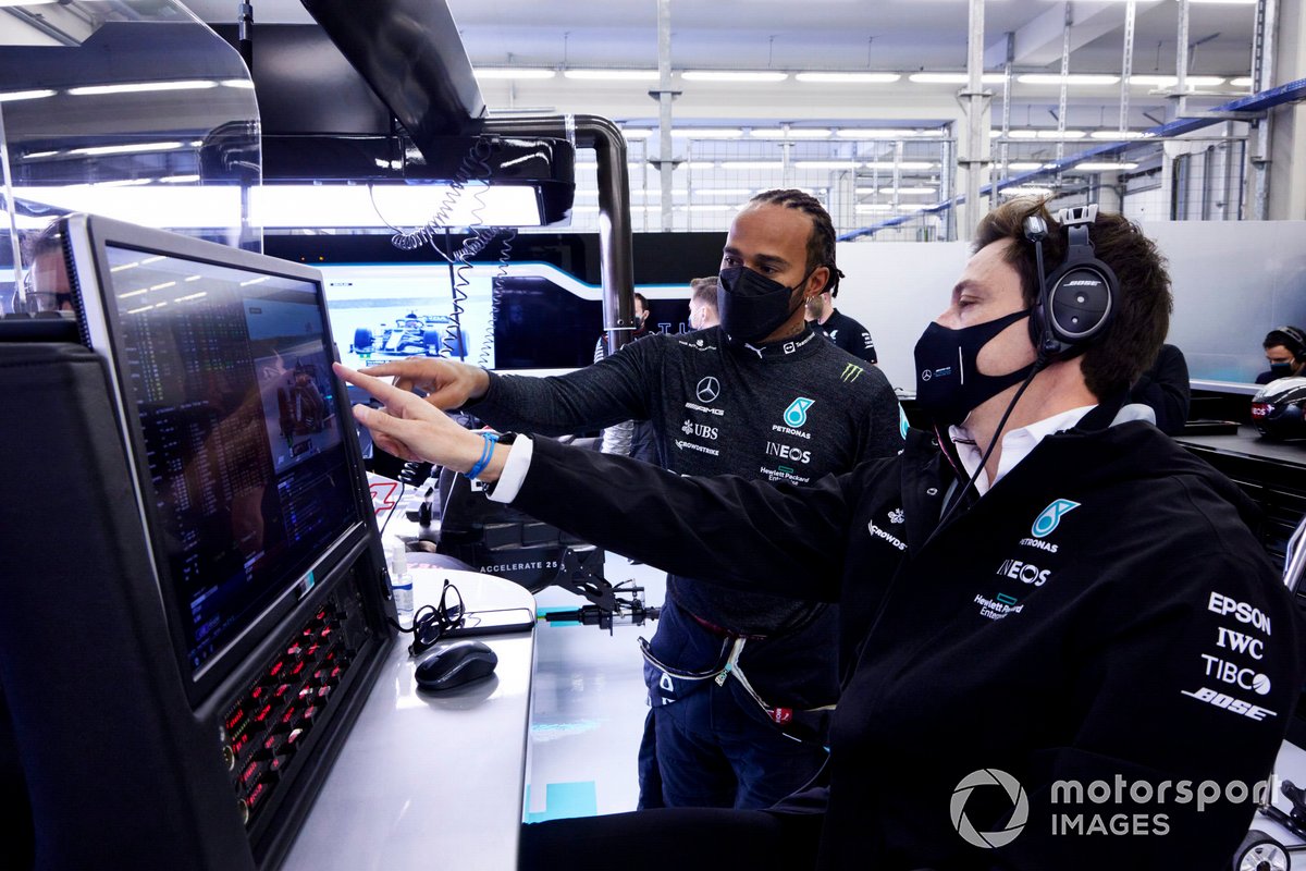 Lewis Hamilton, Mercedes, con Toto Wolff