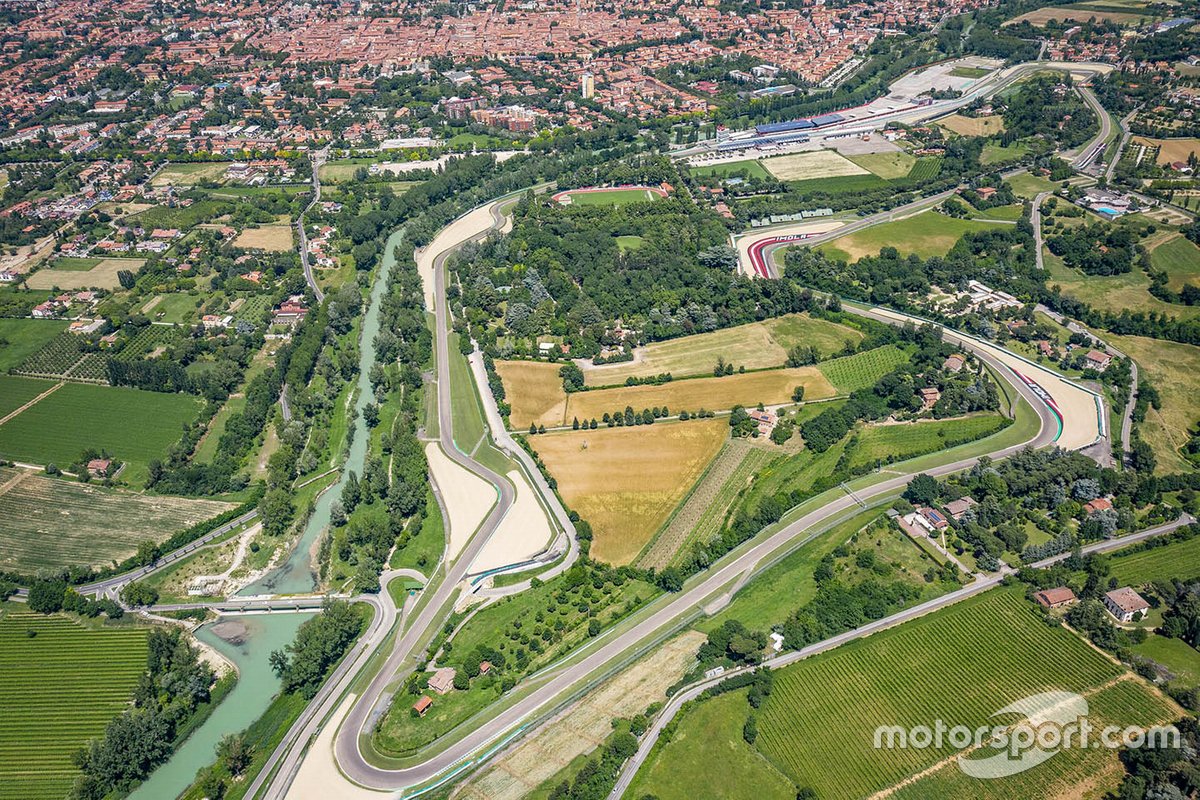 Penampakan lanskap Sirkuit Imola dari atas.