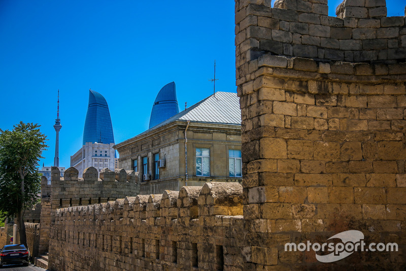 Baku, oude stad met de Flame towers