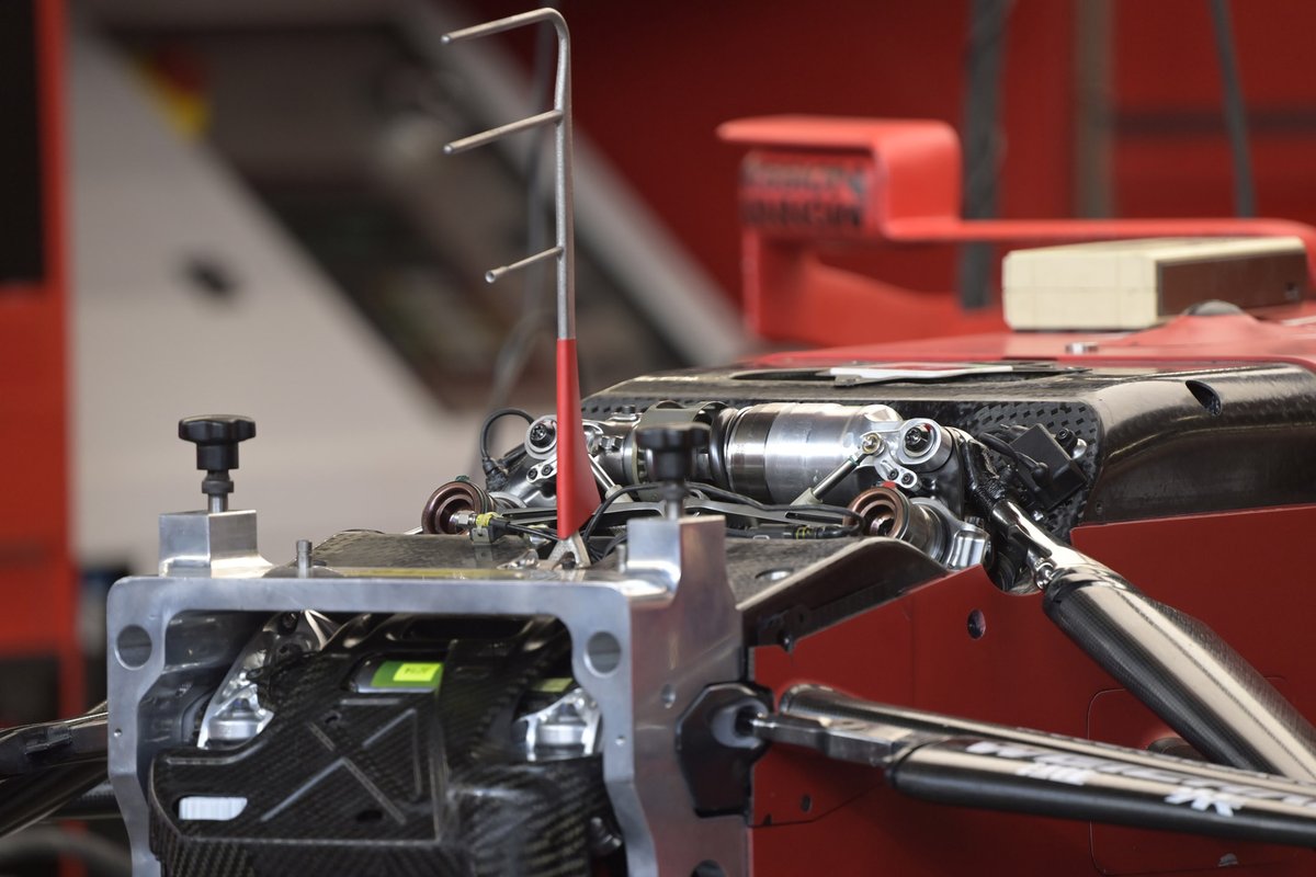 Detalle de la suspensión delantera del Ferrari SF21