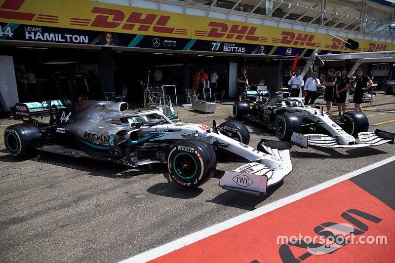 Mercedes AMG F1 W10 con la livrea celebrativa dei 125 anni nel motorsport