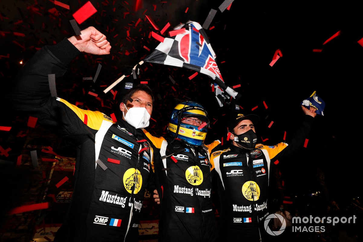 Loic Duval, Sebastien Bourdais und Tristan Vautier bejubeln ihren denkwürdigen Sieg