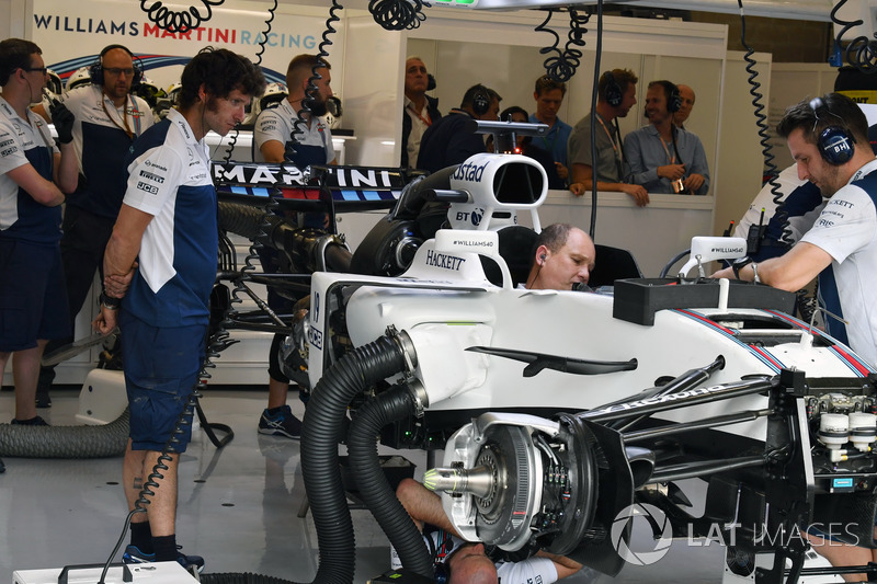 Guy Martin, Williams as new chassis is built up for Felipe Massa, Williams FW40