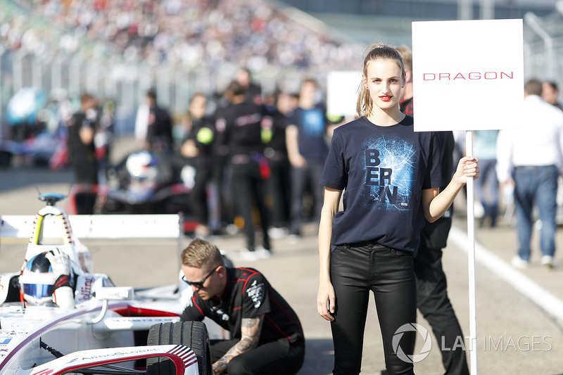 Jose Maria Lopez, Dragon Racing, on the grid with his grid kid