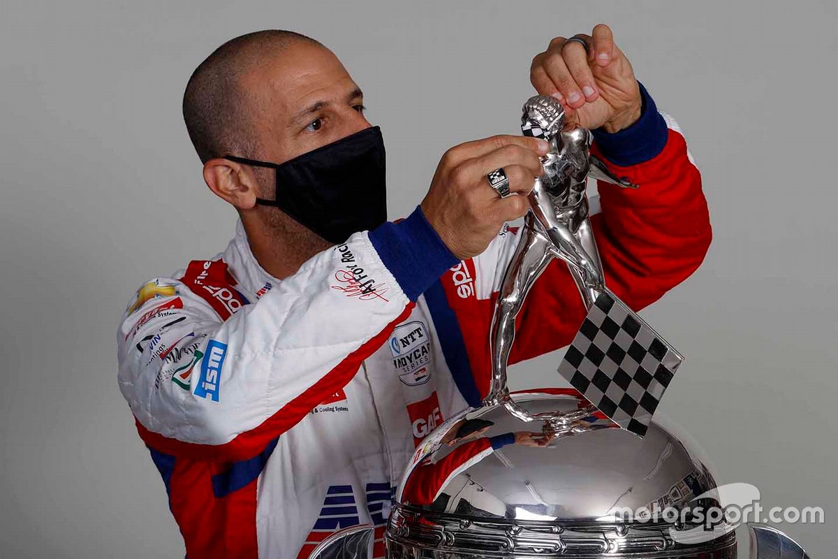 El ganador de Indy 500 2013, Tony Kanaan, hace los honores