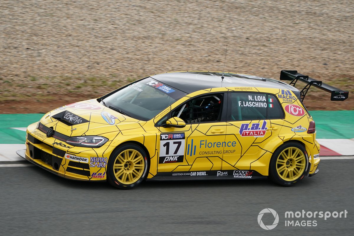 #17 NOS Racing, Vokswagen Golf GTI TCR DSG: Niccolò Loia, Francesco Laschino
