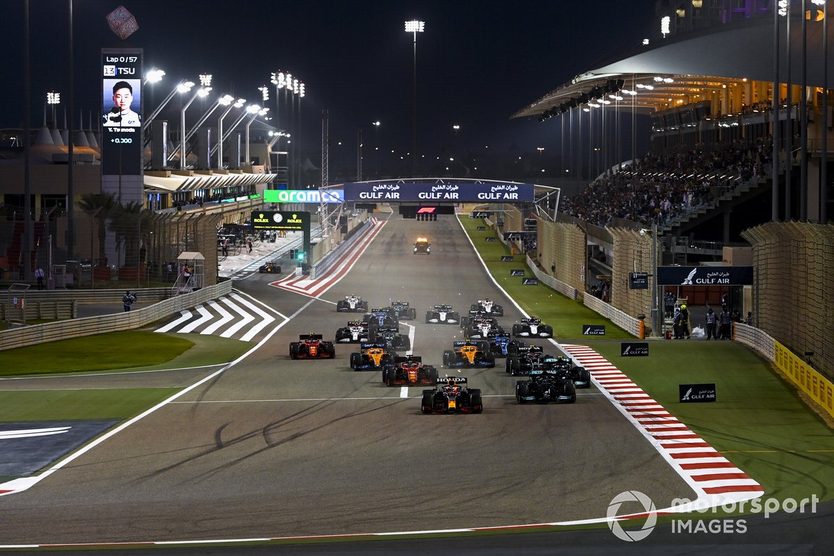 Max Verstappen, Red Bull Racing RB16B Lewis Hamilton, Mercedes W12, Valtteri Bottas, Mercedes W12 and Charles Leclerc, Ferrari SF21 at the start of the race