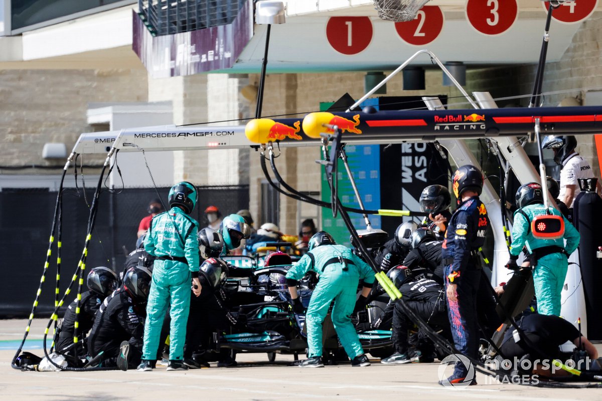 Lewis Hamilton, Mercedes W12, in the pits