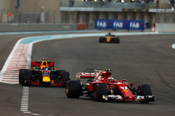 Кими Райкконен, Ferrari SF70H, Макс Ферстаппен, Red Bull Racing RB13, и Нико Хюлькенберг, Renault Sp