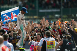 Race winner Lewis Hamilton, Mercedes AMG F1 celebrates with the fans