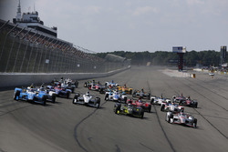 Старт: Такума Сато, Andretti Autosport Honda, Сімон Пажно, Team Penske Chevrolet, Чарлі Кімболл, Chi