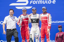 Podio: il vincitore della gara Sam Bird, DS Virgin Racing, il secondo classificato Felix Rosenqvist,