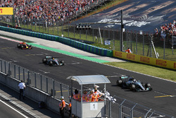 Valtteri Bottas, Mercedes-Benz F1 W08 Hybrid ve Lewis Hamilton, Mercedes-Benz F1 W08 Hybrid