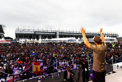 Fernando Alonso, McLaren, F1 Fanzone sahnesinde