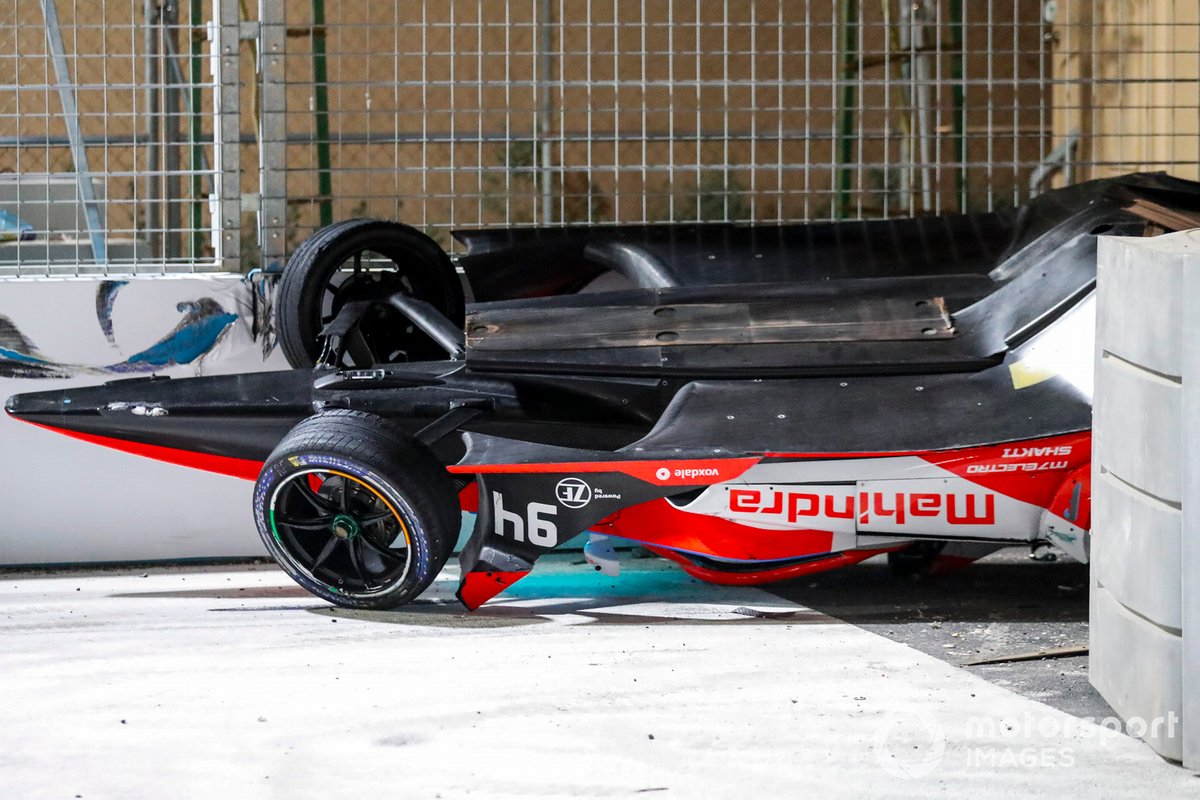 Crash: Alex Lynn, Mahindra Racing, M7Electro