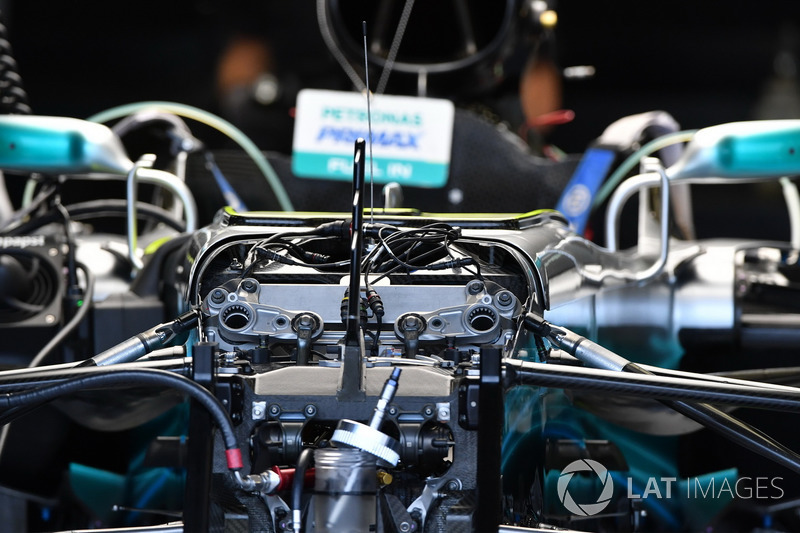 Mercedes-Benz F1 W08 ön süspansiyon detay
