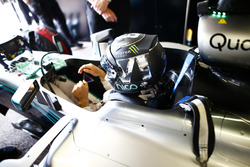 Eski Dünya Şampiyonları Keke Rosberg ve oğlu Nico Rosberg, şampiyon oldukları araçları ile tur atmak için hazırlanıyorlar