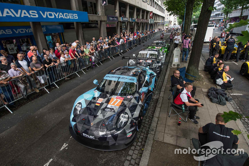 #77 Proton Competition Porsche 911 RSR
