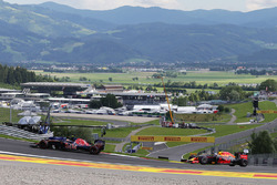 Carlos Sainz Jr., Scuderia Toro Rosso STR11 y Daniel Ricciardo, Red Bull Racing RB12