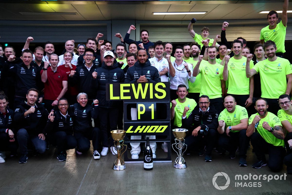 Valtteri Bottas, Mercedes, Lewis Hamilton, Mercedes, 1st position, and the Mercedes team celebrate victory