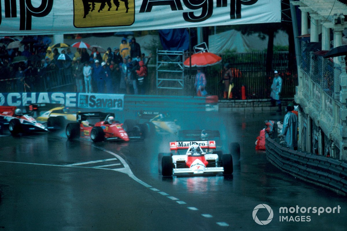 Alain Prost, McLaren MP4/2, memimpin usai start F1 GP Monako 1984.