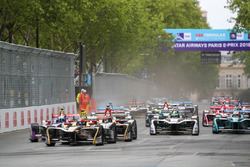 Start of race with Jean-Eric Vergne, Techeetah, leading Sam Bird, DS Virgin Racing, Andre Lotterer, Techeetah, Maro Engel, Venturi Formula E Team