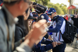 Robert Kubica, Williams imza dağıtıyor