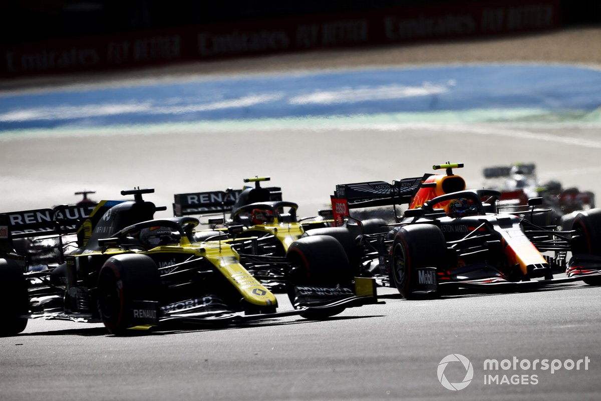 Daniel Ricciardo, Renault F1 Team R.S.20, Alex Albon, Red Bull Racing RB16, et Esteban Ocon, Renault F1 Team R.S.20, au départ
