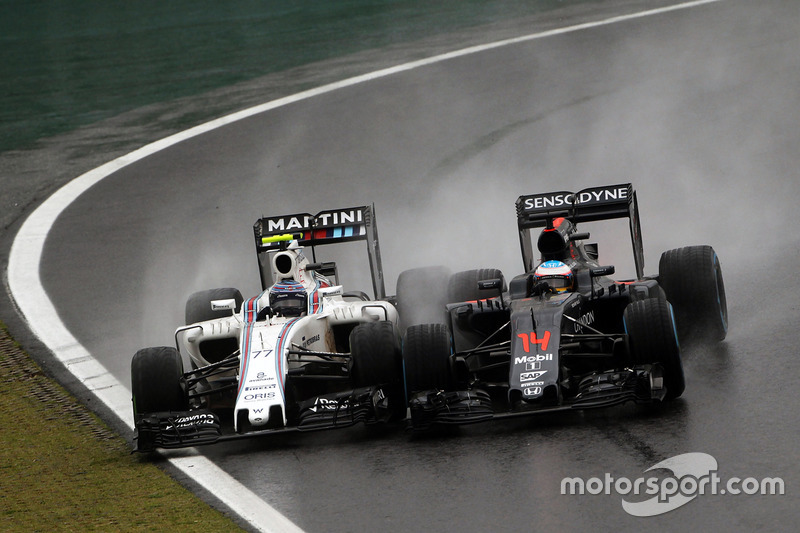 10. Fernando Alonso, McLaren MP4-31 (rechts)