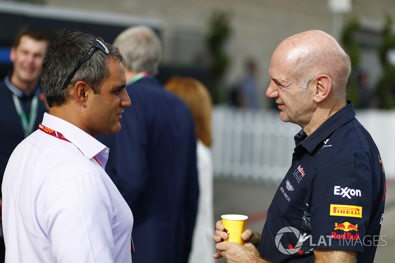 Технічний директор Red Bull Racing Едріан Ньюі, Хуан-Пабло Мотойя