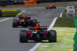 Max Verstappen, Red Bull Racing RB13 ve Daniel Ricciardo, Red Bull Racing RB13