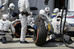 Felipe Massa, Williams FW38, pit action