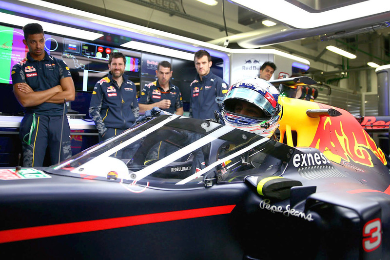 Daniel Ricciardo, Red Bull Racing RB12 met het aeroscreen