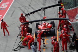 Sebastian Vettel, Ferrari SF70H pit stop