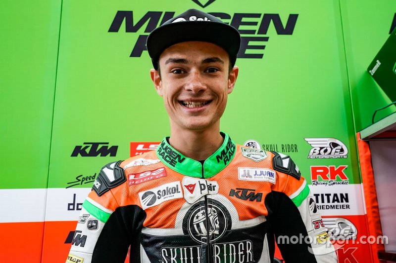 В прошлом году Макар Юрченко выступал в Moto 3, младшем классе чемпионата мира, где его лучшим результатом стало 7-е место в гонке. Этот сезон петербуржец пропускает из-за необходимости залечить травму