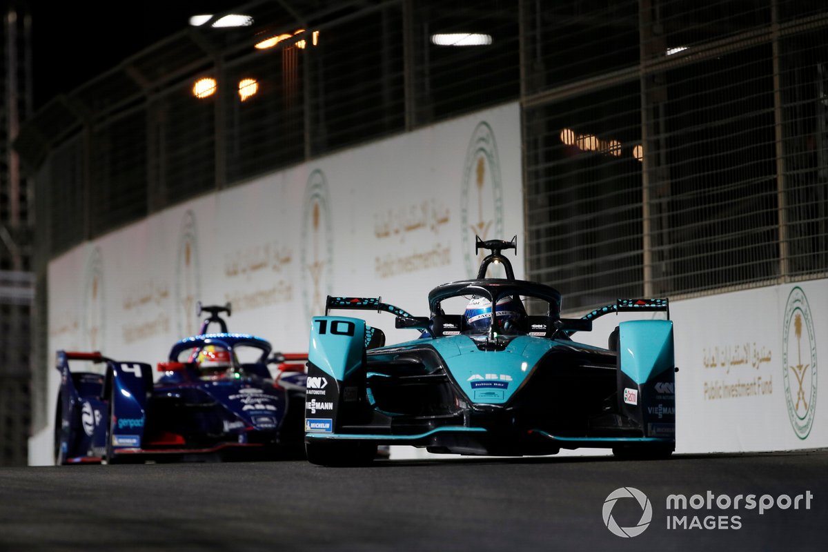 Sam Bird, Panasonic Jaguar Racing, Jaguar I-Type 5, devance Robin Frijns, Envision Virgin Racing, Audi e-tron FE07