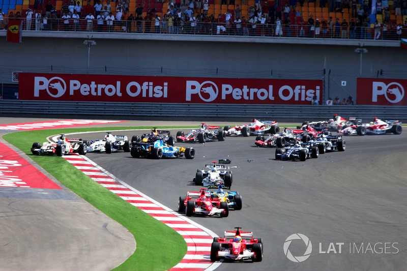 Felipe Massa, Ferrari 248 F1 leads at the start