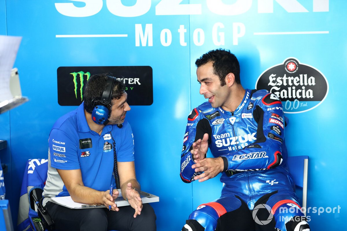 Danilo Petrucci et Frankie Carchedi, son chef mécanicien au GP de Thaïlande
