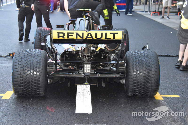 Renault Sport F1 Team R.S. 18, retrotreno con le pance aperte