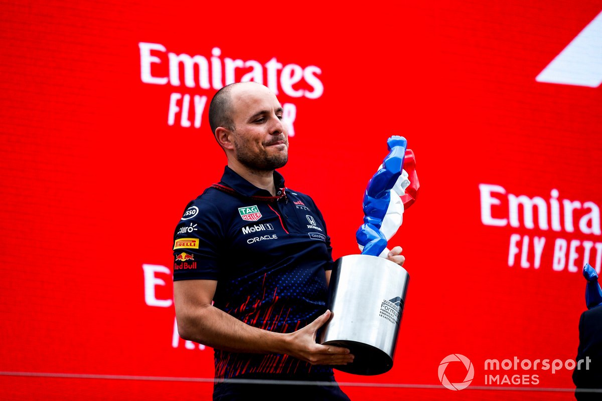 Gianpiero Lambiase, Race Engineer, Red Bull Racing, with the Constructors trophy