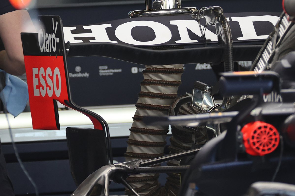Red Bull Racing RB16B dettaglio dell'ala posteriore a cucchiaio per Baku