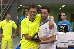 Fahrer beim Fußballspiel mit Valentino Rossi, Movistar Yamaha MotoGP, Yamaha