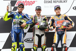 Podium: racewinnaar Cal Crutchlow, Team LCR Honda, tweede plaats Valentino Rossi, Yamaha Factory Rac