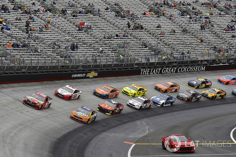 Kyle Busch, Joe Gibbs Racing, Toyota Camry Skittles and Ricky Stenhouse Jr., Roush Fenway Racing, Ford Fusion SunnyD